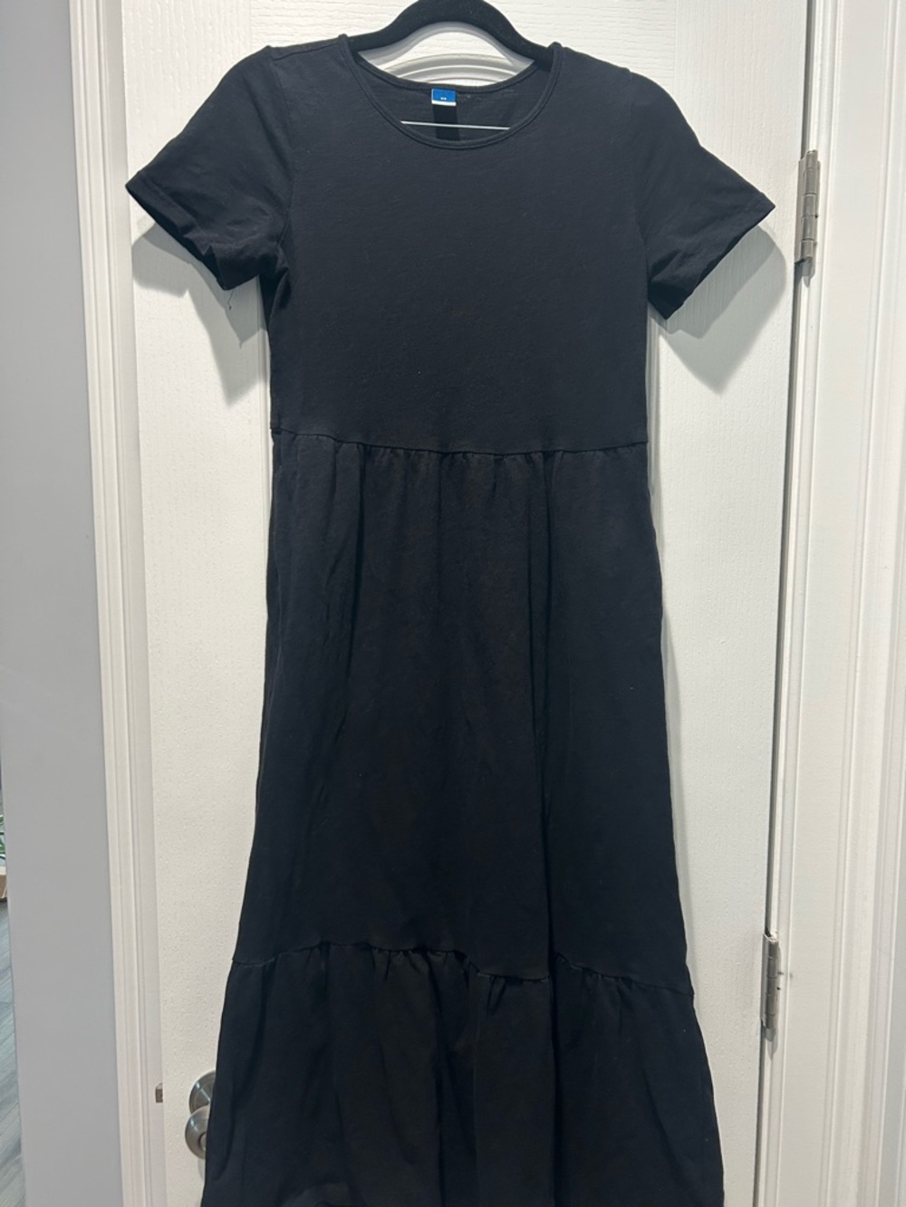 Women’s Old Navy Black Short-Sleeve Tiered Dress